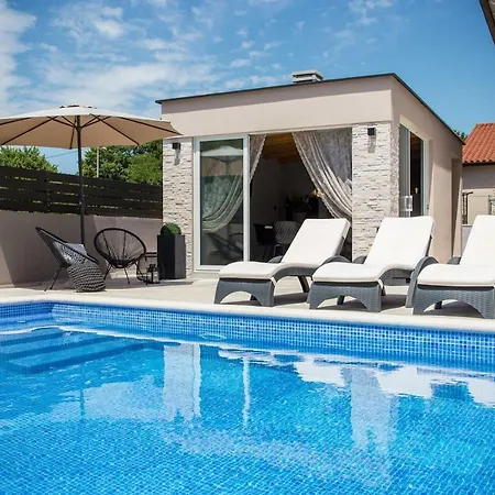 Franka فيلة لابين